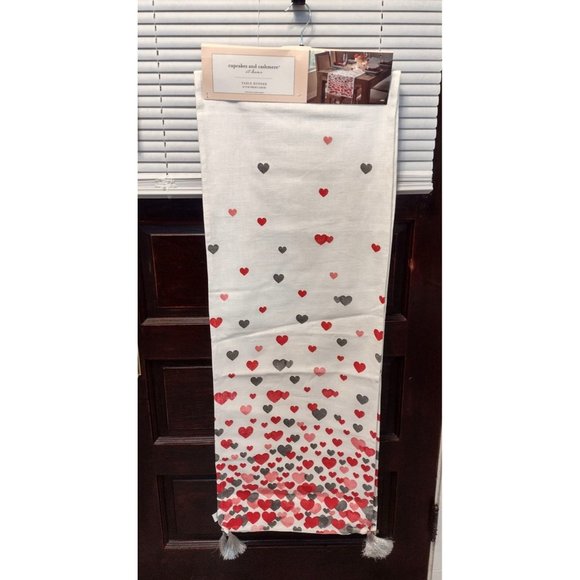Cupcakes and Cashmere Valentine's Day Heart Table Runner 16"X90" New